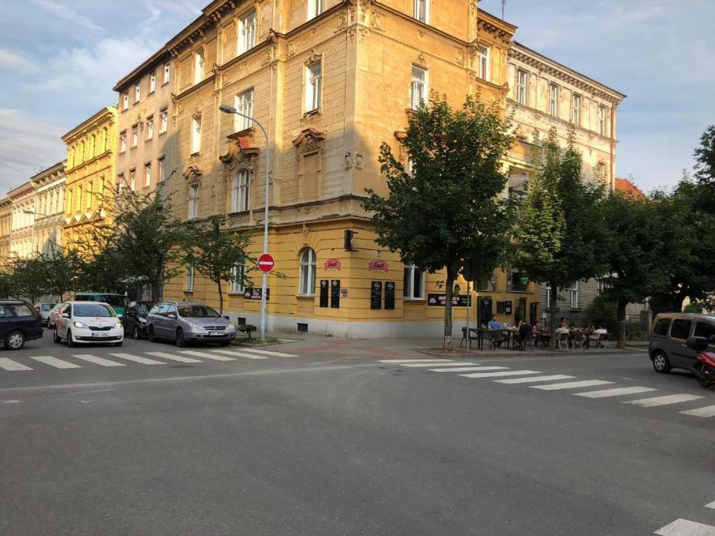 Apatrhostel Brno Exterior photo